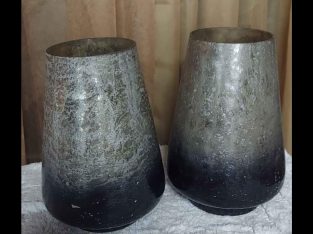 2 Vases